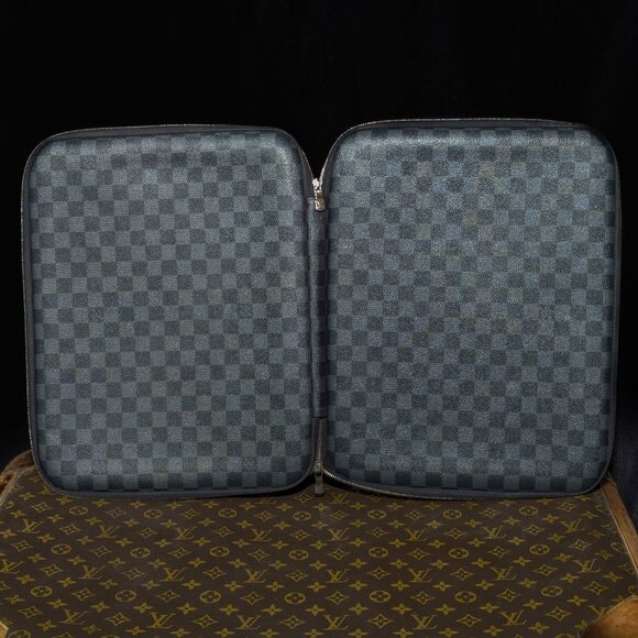 LOUIS VUITTON Damier Graphite Computer Sleeve MM fits Macbook Pro - Picture 7 of 16